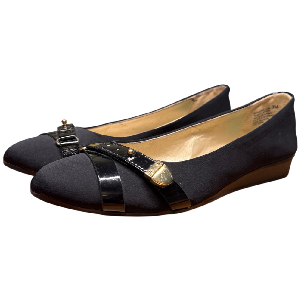 BANDOLINO Vermillion Women's 8 Black Wedge Flats Comfort Shoes Gold Buckle - Picture 4 of 12